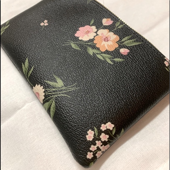 Coach | “Daisies” zipper Wristlets - Picture 5 of 8